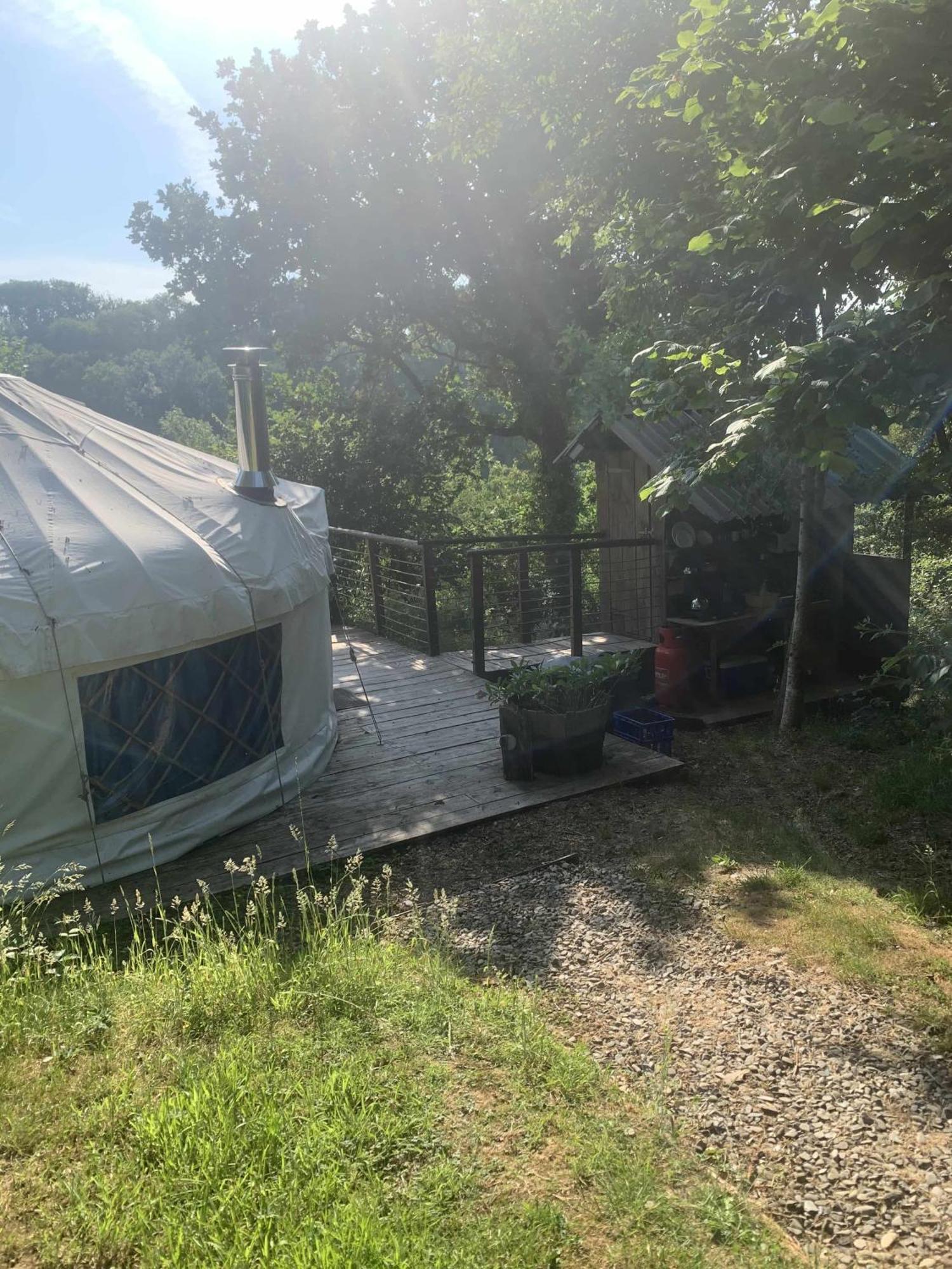 Ceridwen Glamping, Double Decker Bus And Yurts Hotel Llandysul Ngoại thất bức ảnh