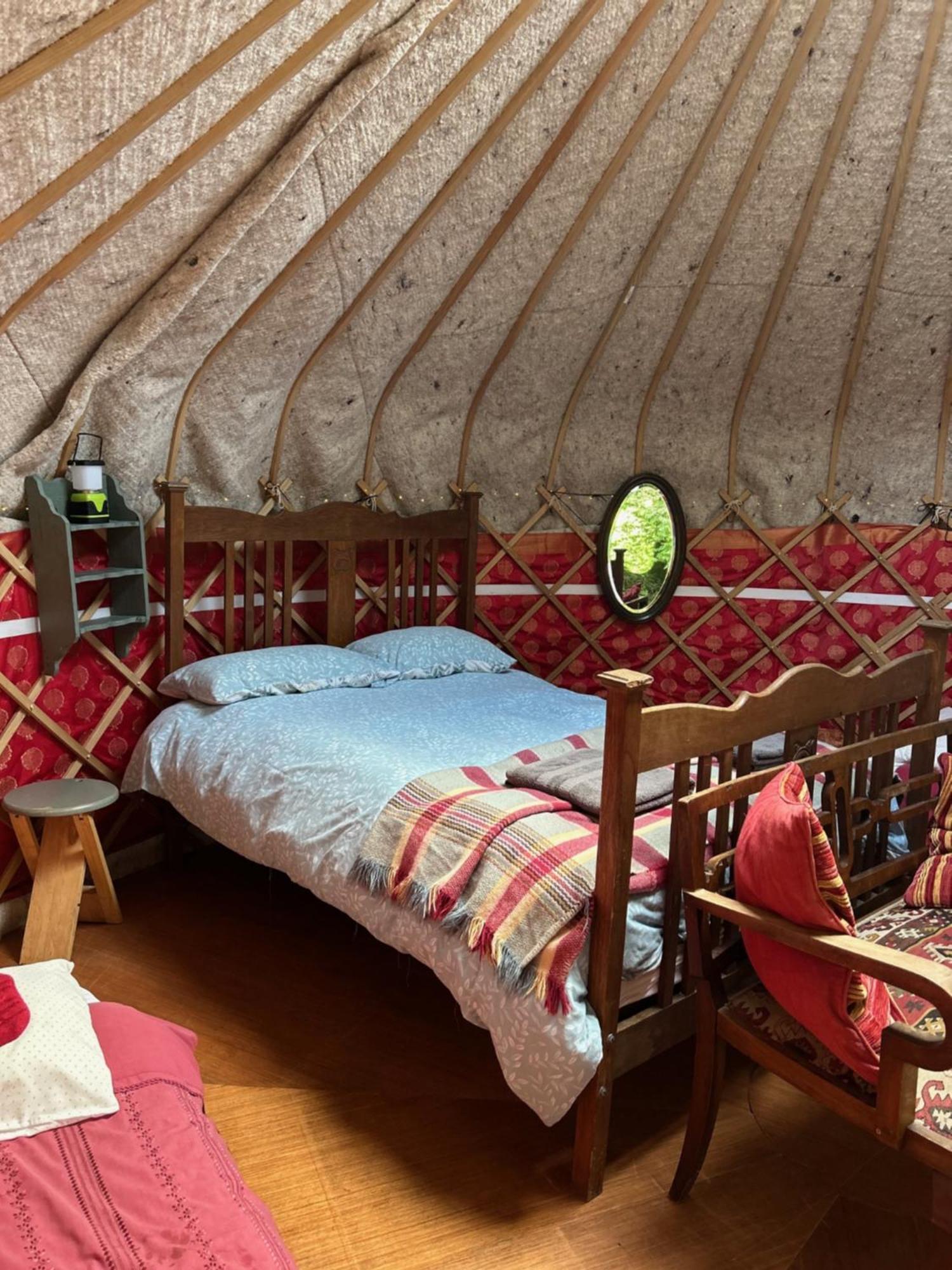 Ceridwen Glamping, Double Decker Bus And Yurts Hotel Llandysul Ngoại thất bức ảnh