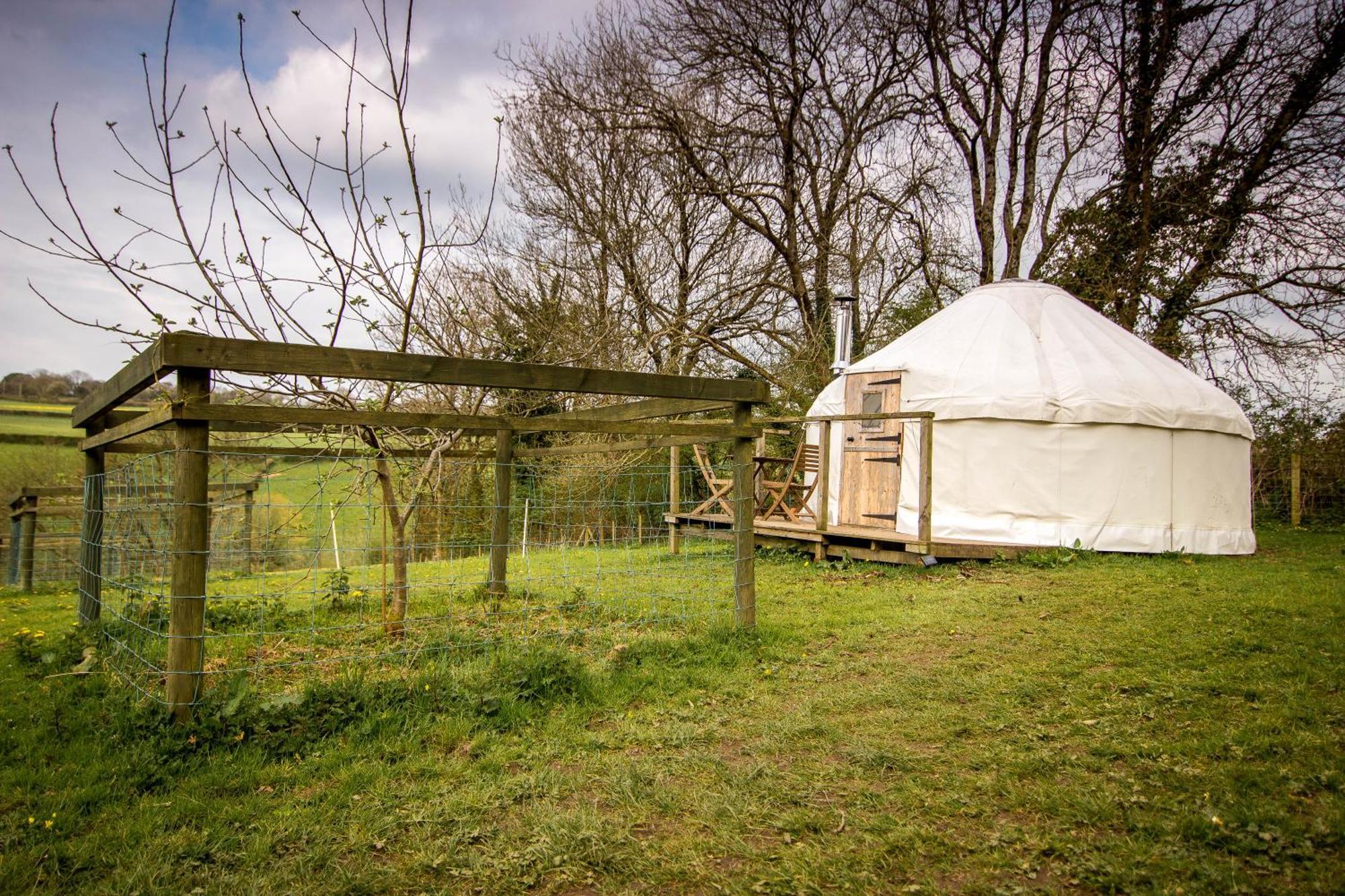 Ceridwen Glamping, Double Decker Bus And Yurts Hotel Llandysul Ngoại thất bức ảnh