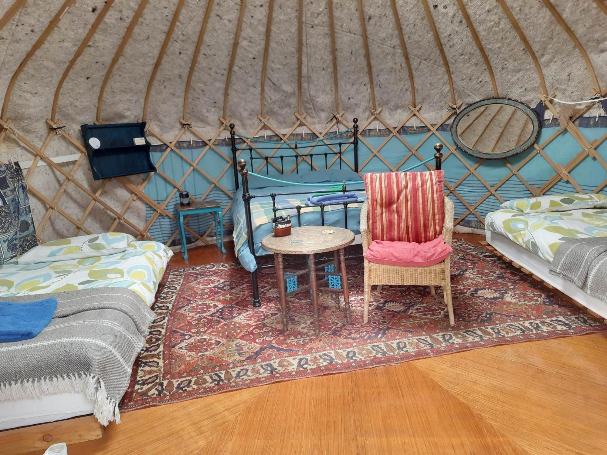 Ceridwen Glamping, Double Decker Bus And Yurts Hotel Llandysul Ngoại thất bức ảnh