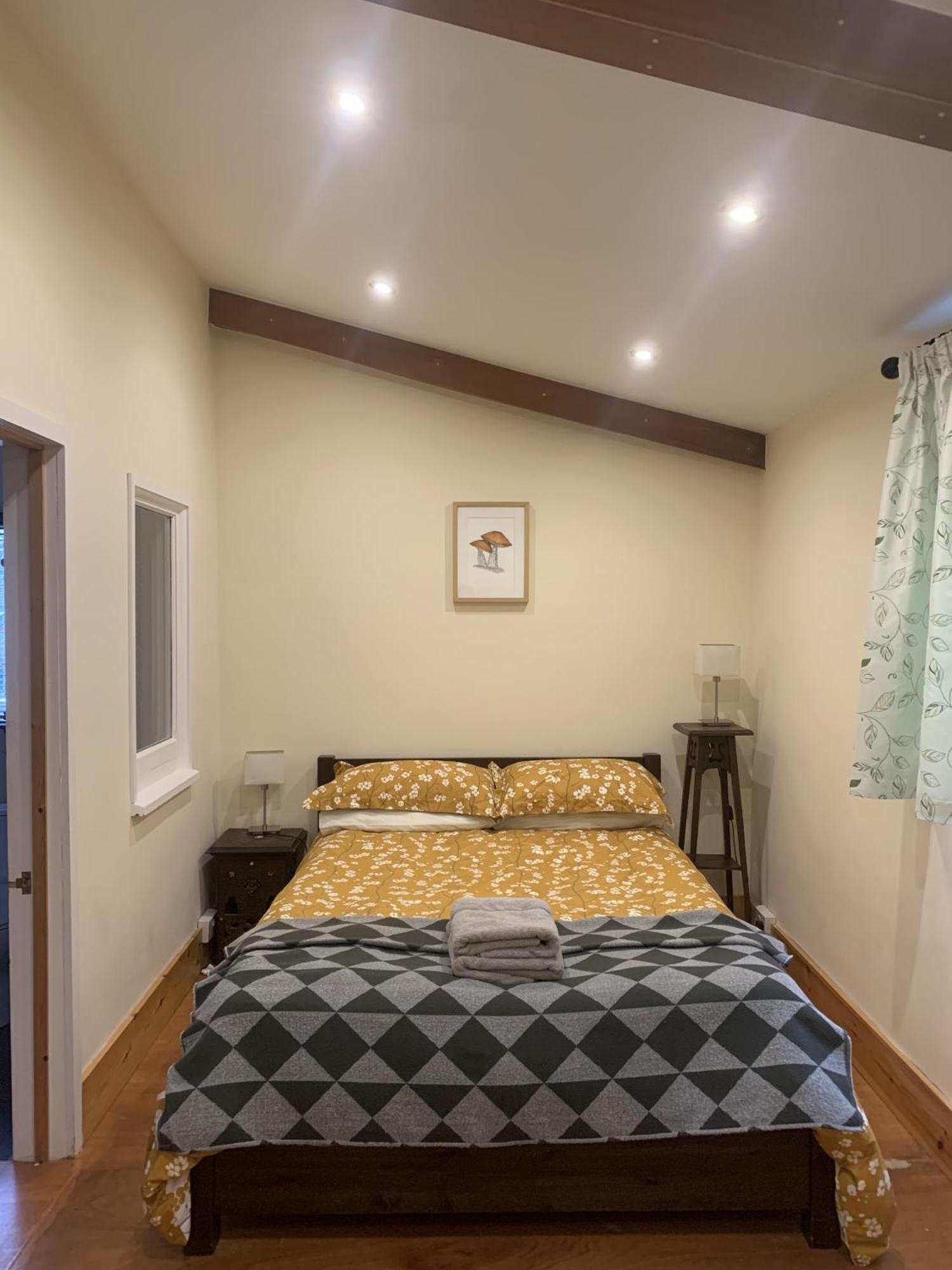 Ceridwen Glamping, Double Decker Bus And Yurts Hotel Llandysul Ngoại thất bức ảnh