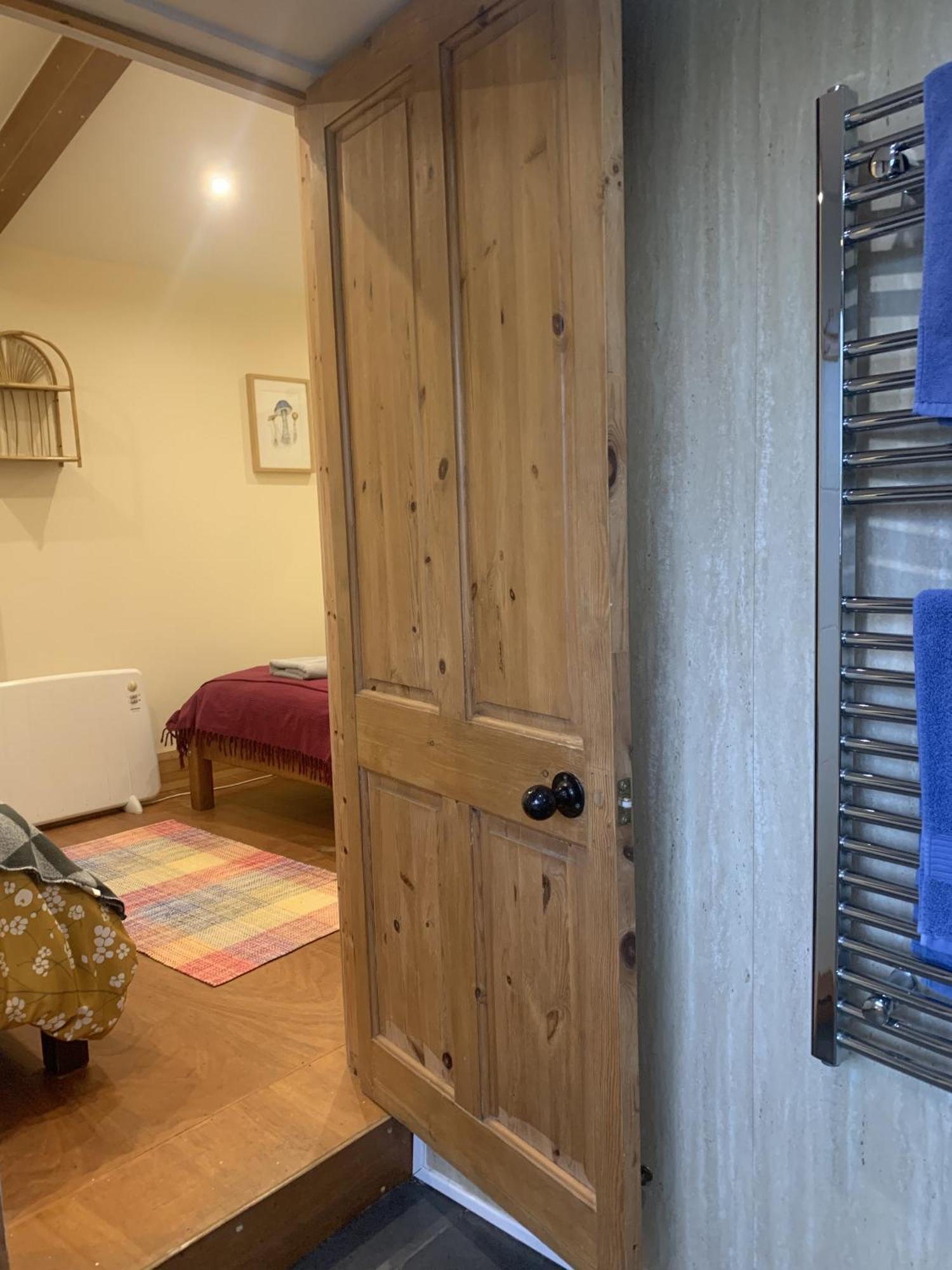 Ceridwen Glamping, Double Decker Bus And Yurts Hotel Llandysul Ngoại thất bức ảnh