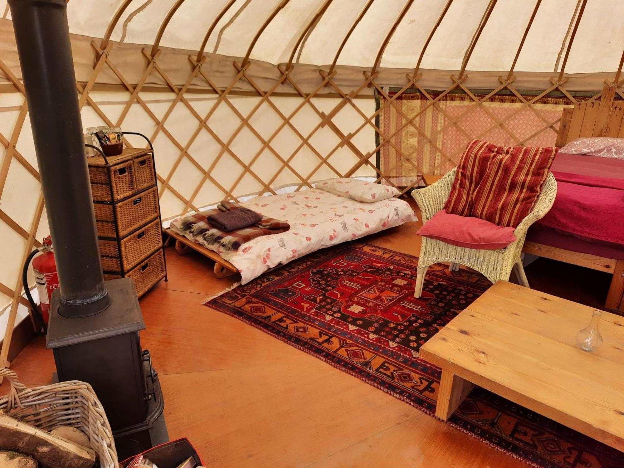 Ceridwen Glamping, Double Decker Bus And Yurts Hotel Llandysul Ngoại thất bức ảnh