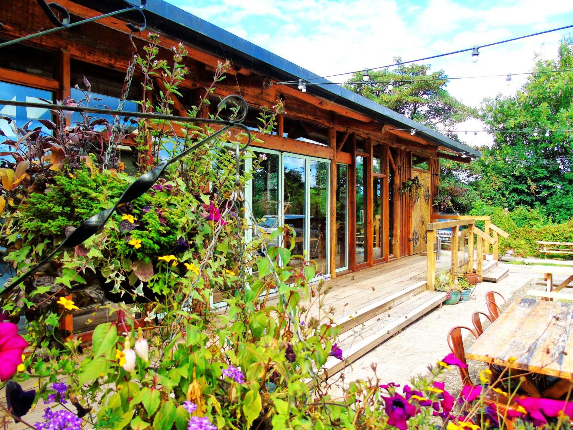 Ceridwen Glamping, Double Decker Bus And Yurts Hotel Llandysul Ngoại thất bức ảnh