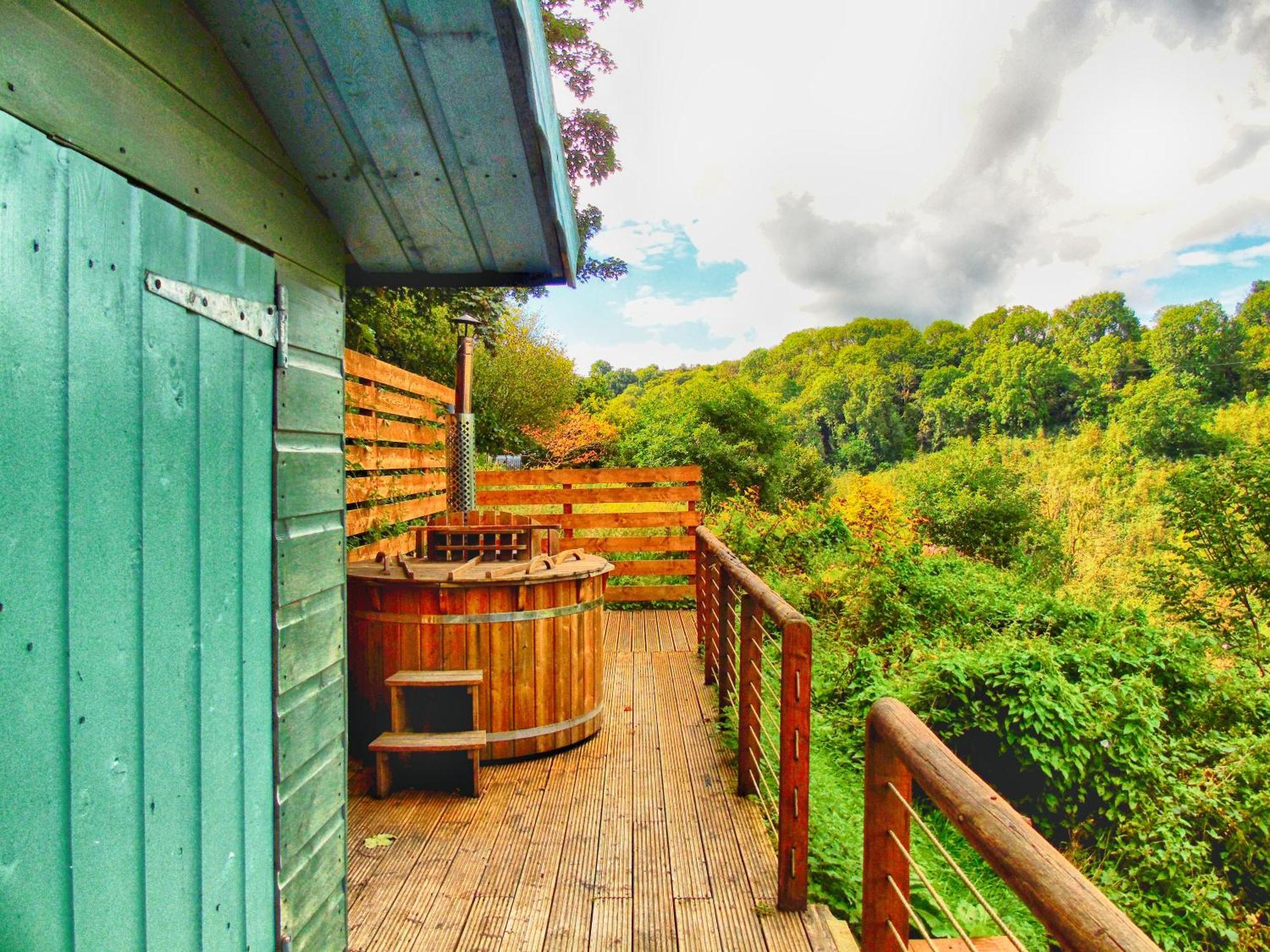 Ceridwen Glamping, Double Decker Bus And Yurts Hotel Llandysul Ngoại thất bức ảnh