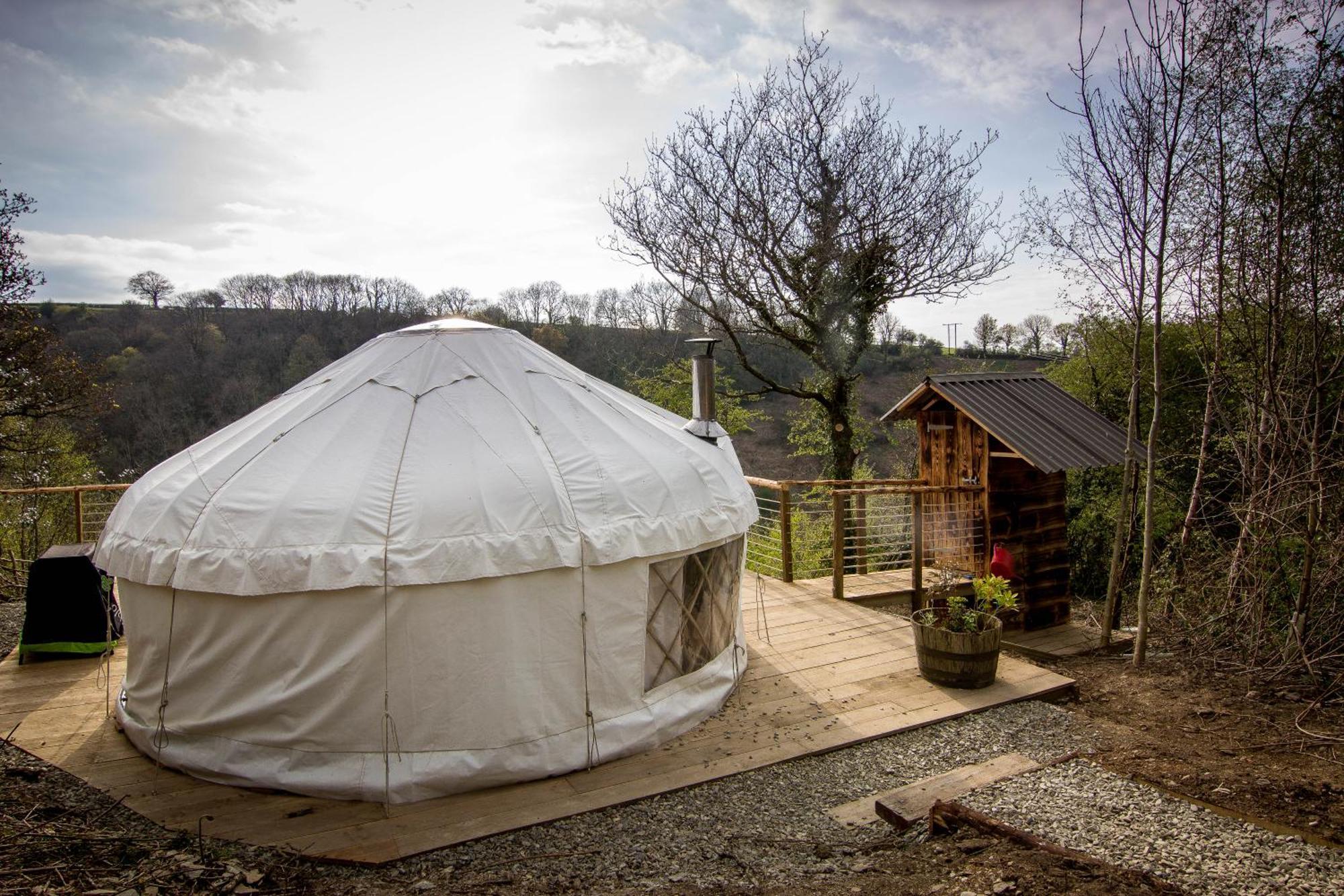 Ceridwen Glamping, Double Decker Bus And Yurts Hotel Llandysul Ngoại thất bức ảnh