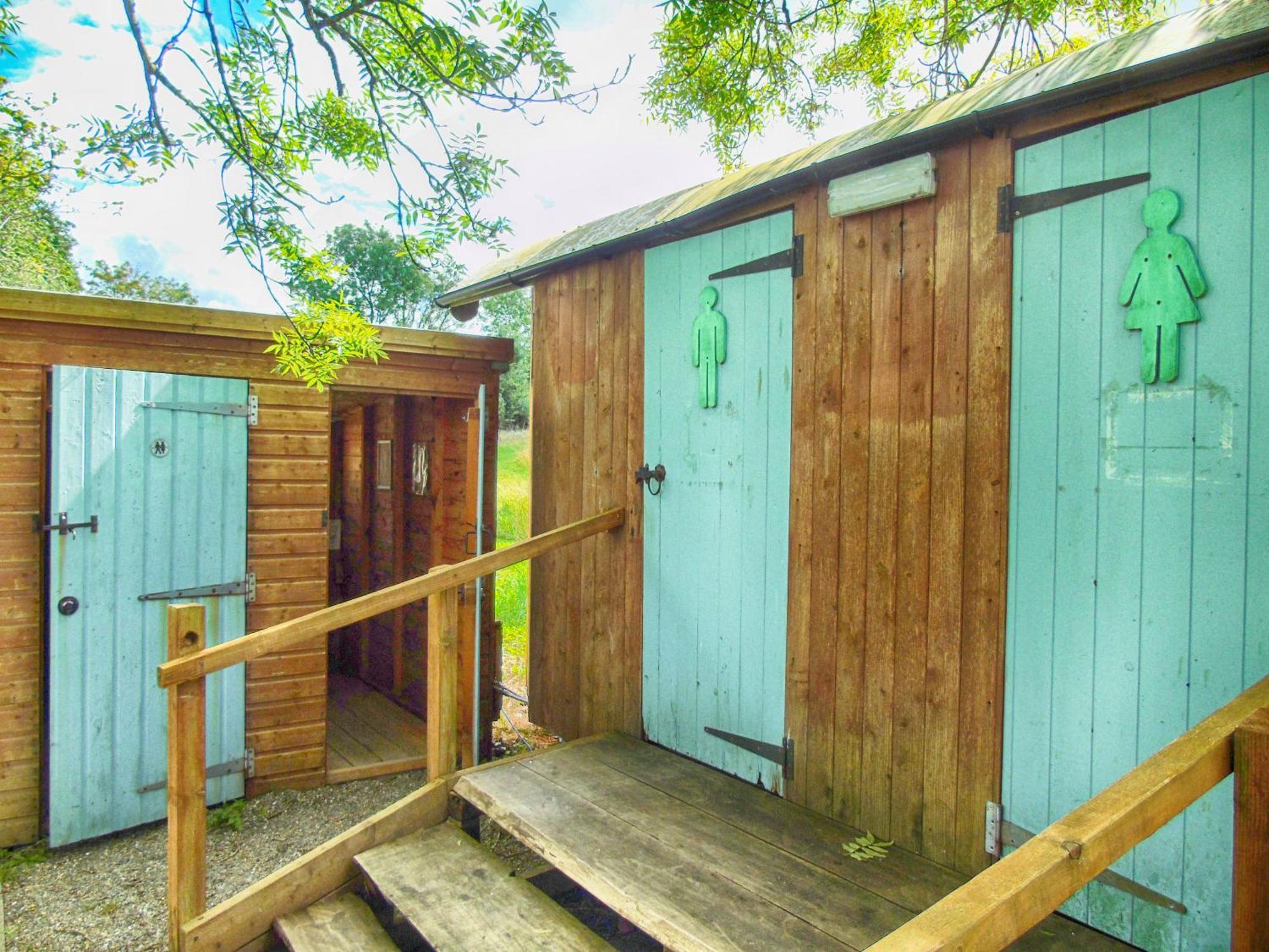 Ceridwen Glamping, Double Decker Bus And Yurts Hotel Llandysul Ngoại thất bức ảnh