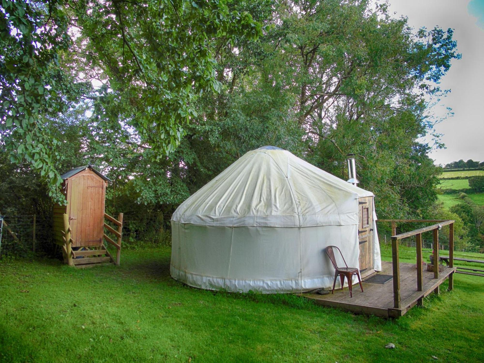 Ceridwen Glamping, Double Decker Bus And Yurts Hotel Llandysul Ngoại thất bức ảnh