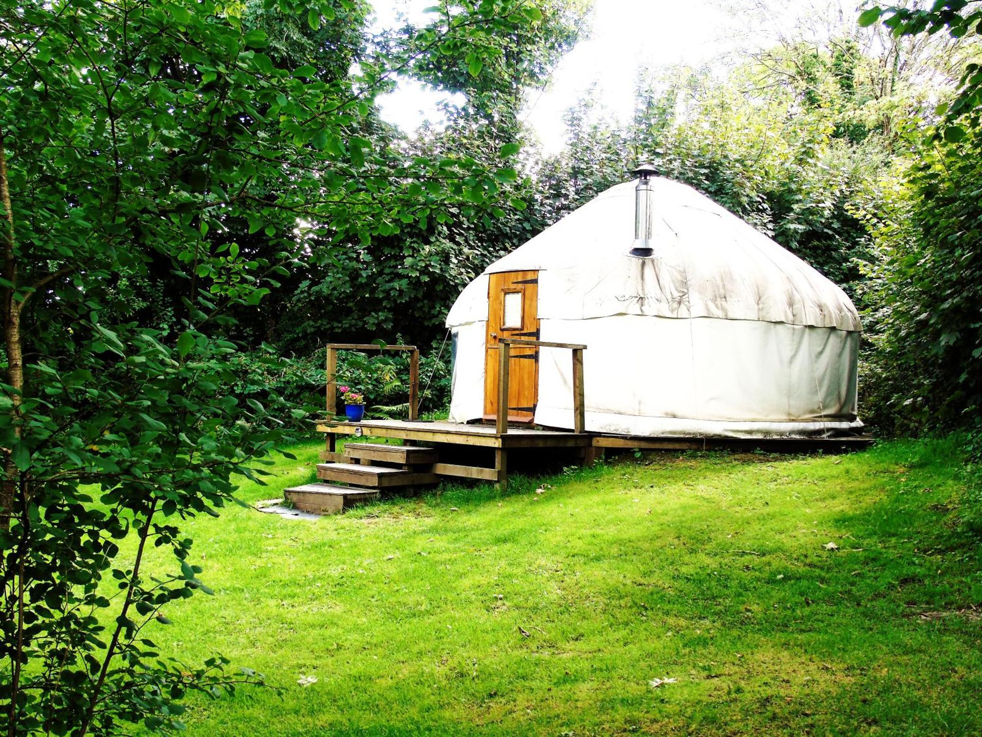 Ceridwen Glamping, Double Decker Bus And Yurts Hotel Llandysul Ngoại thất bức ảnh