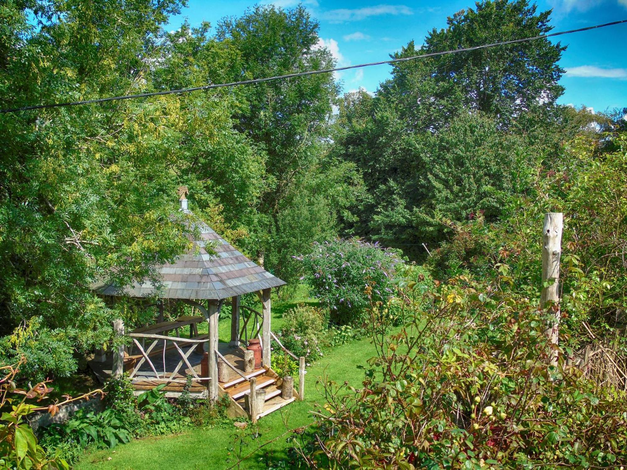 Ceridwen Glamping, Double Decker Bus And Yurts Hotel Llandysul Ngoại thất bức ảnh