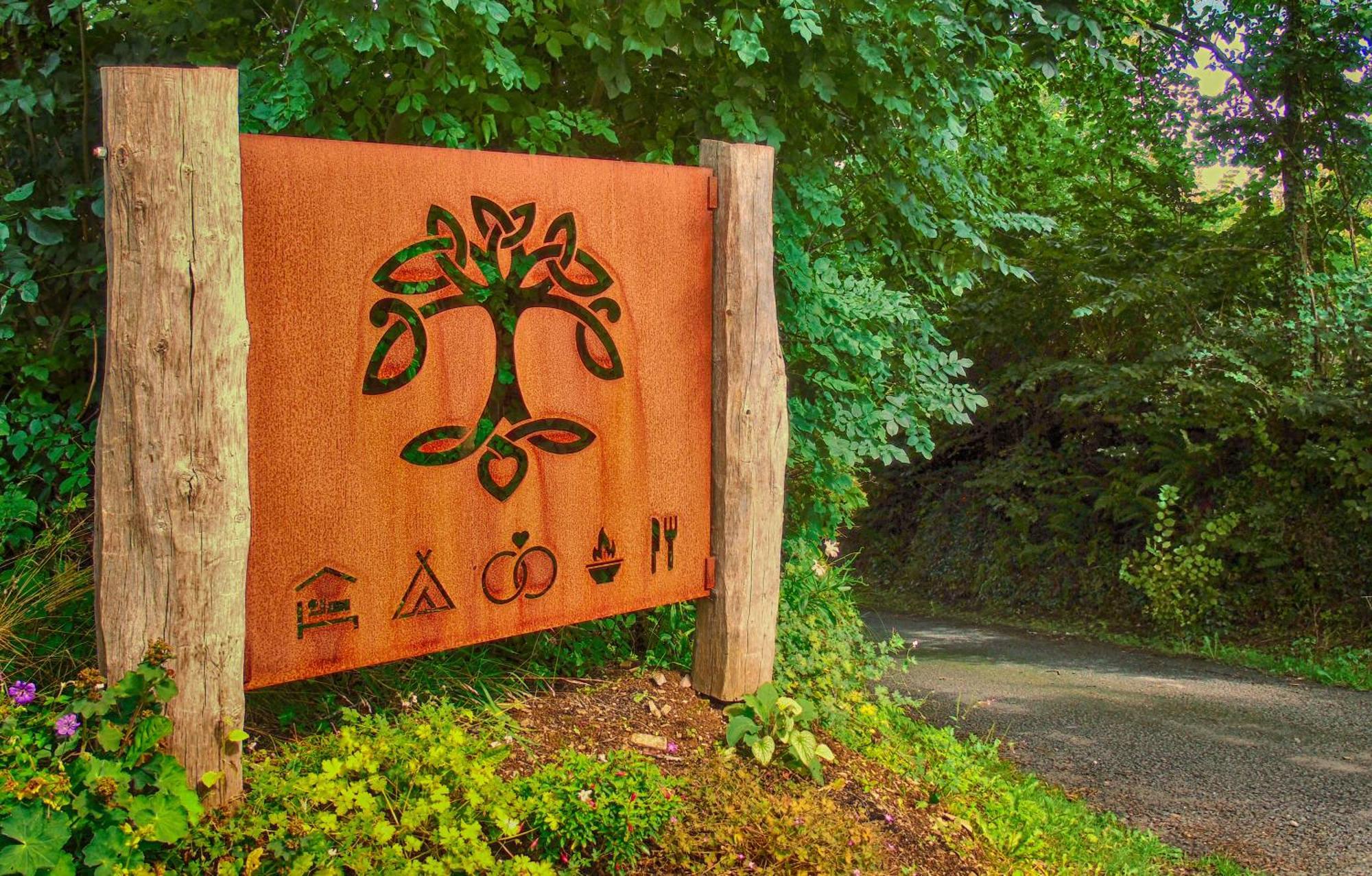 Ceridwen Glamping, Double Decker Bus And Yurts Hotel Llandysul Ngoại thất bức ảnh