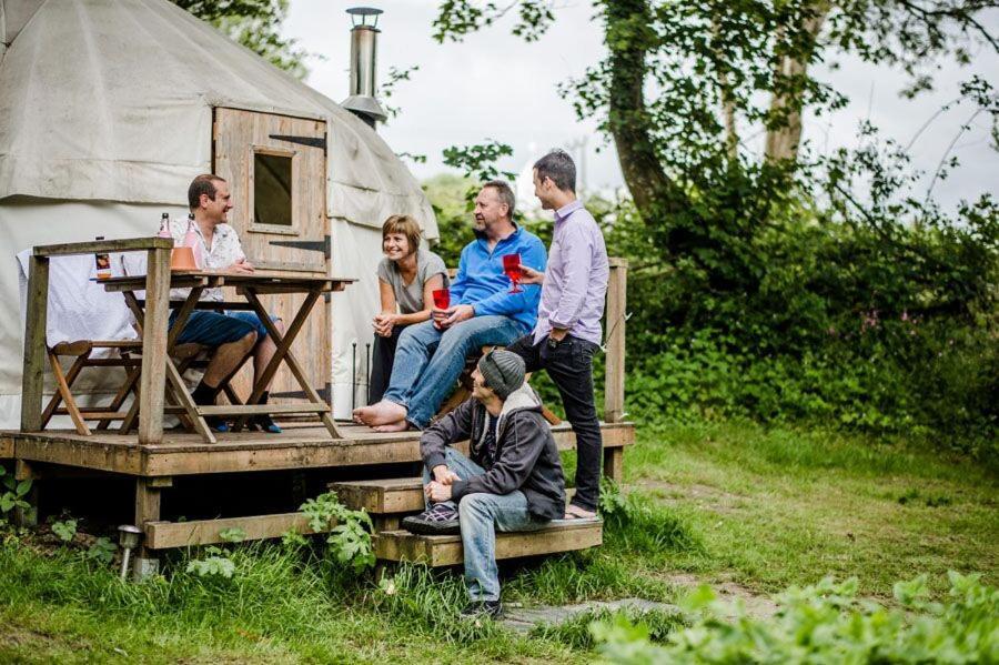 Ceridwen Glamping, Double Decker Bus And Yurts Hotel Llandysul Ngoại thất bức ảnh