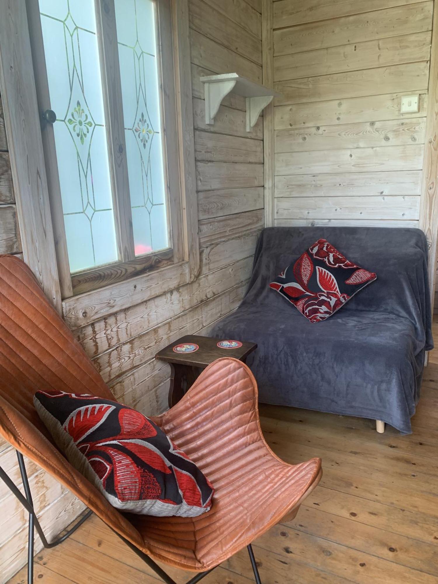 Ceridwen Glamping, Double Decker Bus And Yurts Hotel Llandysul Ngoại thất bức ảnh