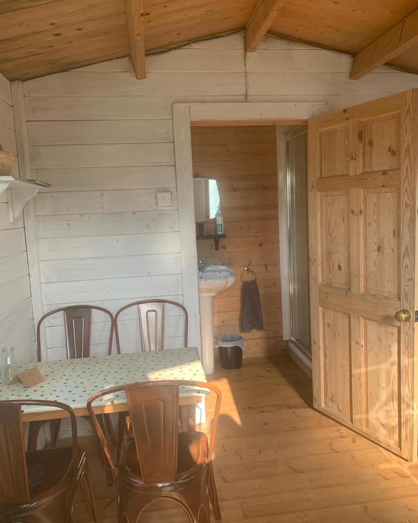 Ceridwen Glamping, Double Decker Bus And Yurts Hotel Llandysul Ngoại thất bức ảnh